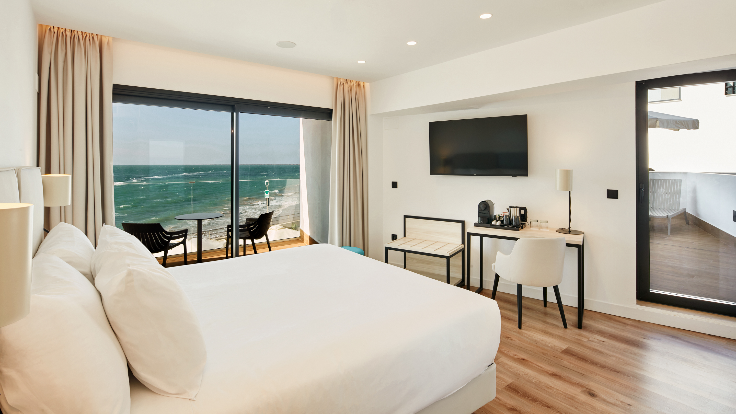 Premium, Superior, Lateral Side Sea View