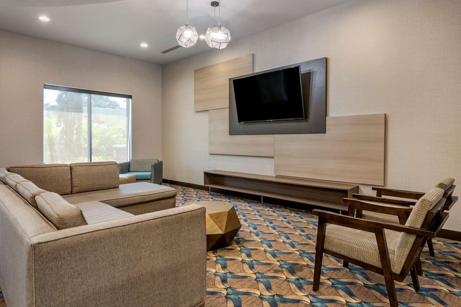 Comfort Suites Fort Lauderdale Airport & Cruise Port 10/18