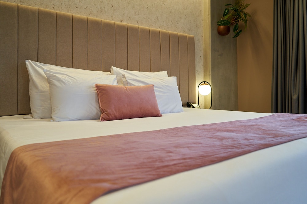Tower, Superior, Studio, Suite, Hot Tub، Eutopiq Hotel 6/8