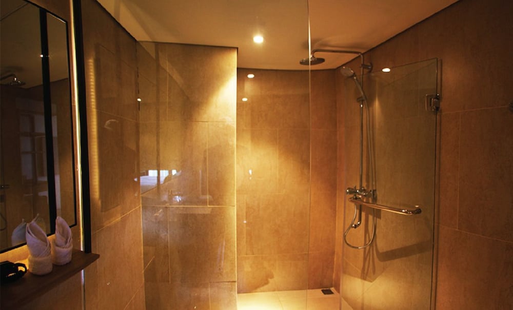 غرفة بريميير بسرير كينج بإطلالة على البحر، Louis Kienne Resort Senggigi 9/10