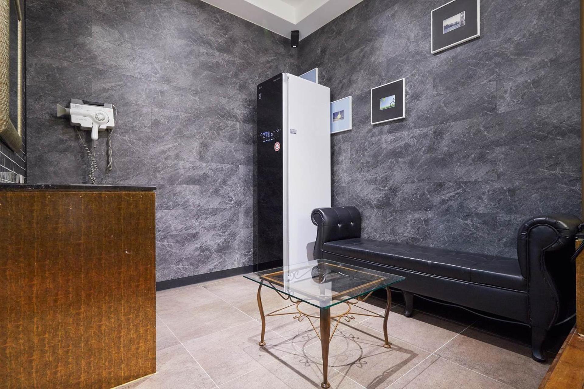 Blixx Hotel 3/50