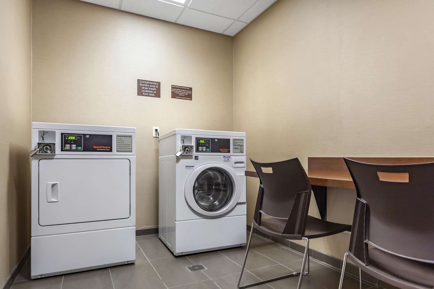 Comfort Inn and Suites Avera Southwest Sioux Falls SD 17/37