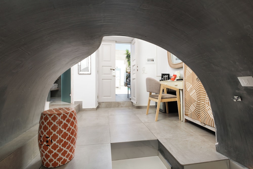 The Museum Project Oia 61/69