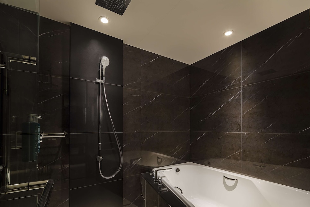 EXECUTIVE, SUITE, KING BED, LOUNGE ACCESS