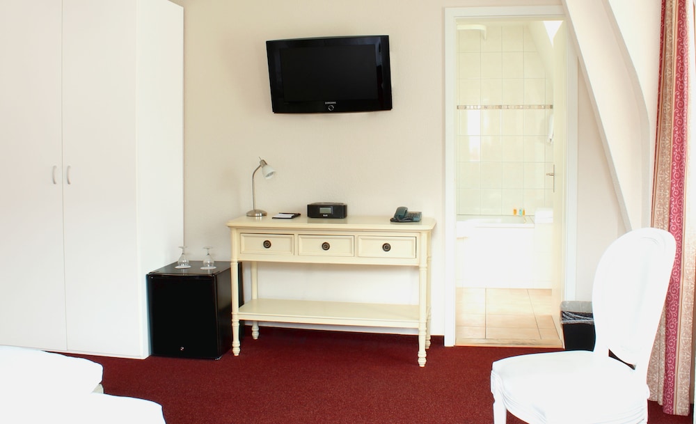 Weisses Kreuz Hotel 34/47