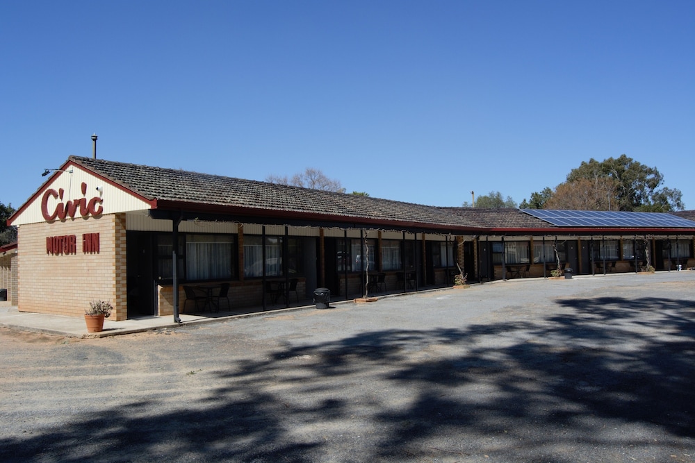Civic Motor Inn Cowra 64/71