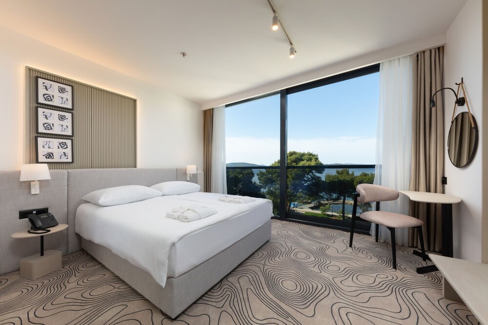 Superior, King Bed, Park View, No Balcony