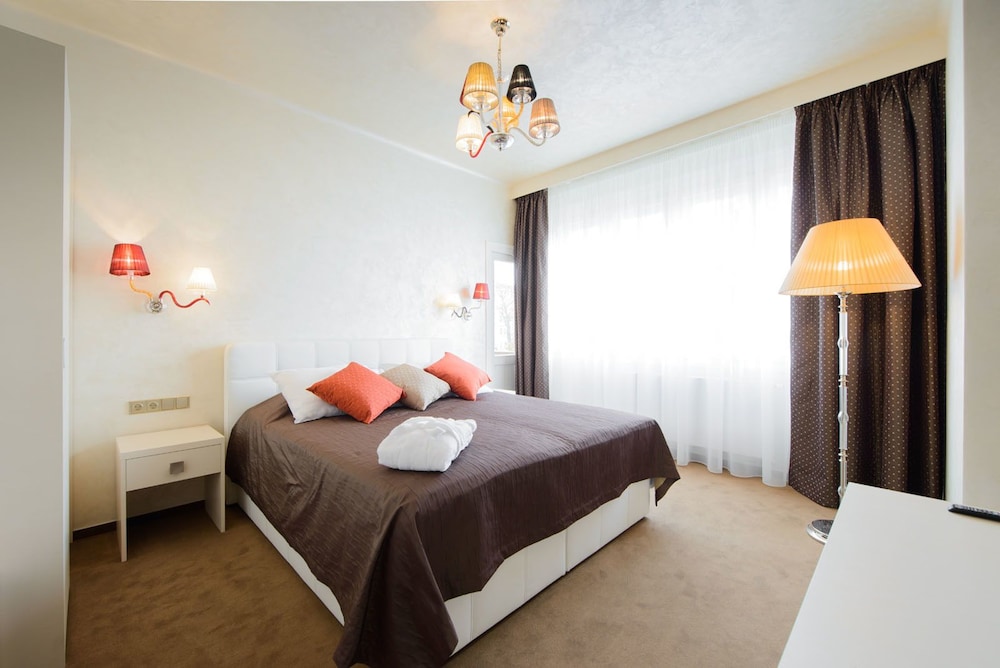 Myo Hotel Mysterius 12/37