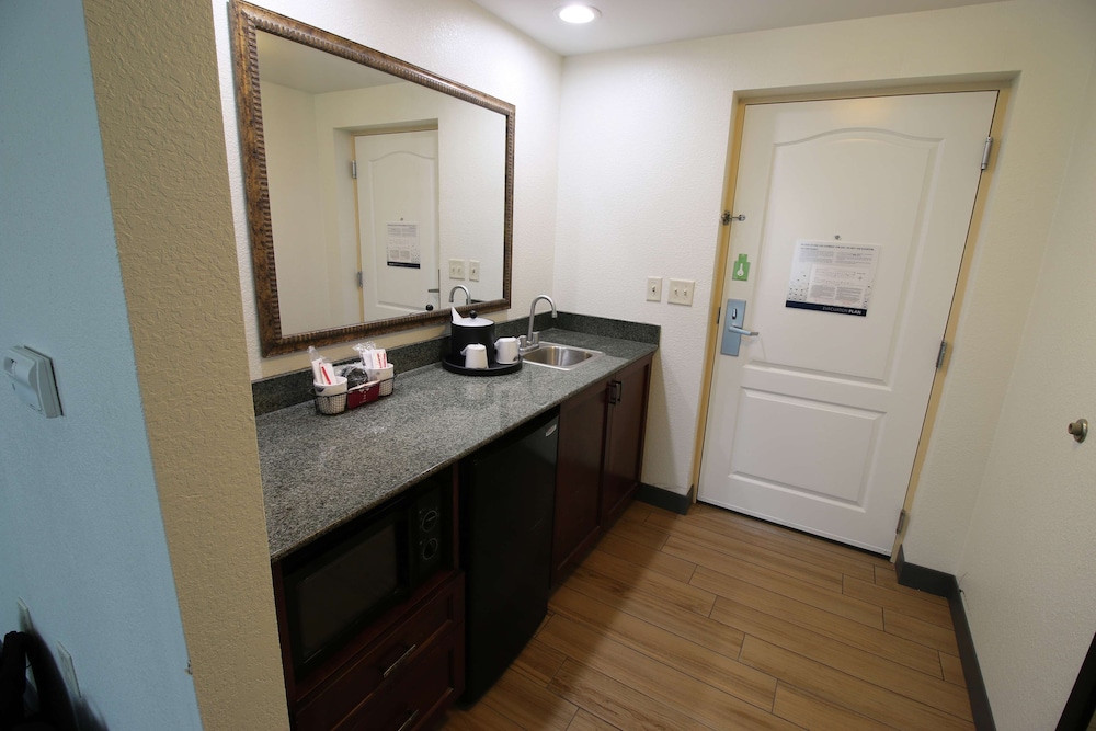 Hampton Inn Suites Palm Coast 63/72