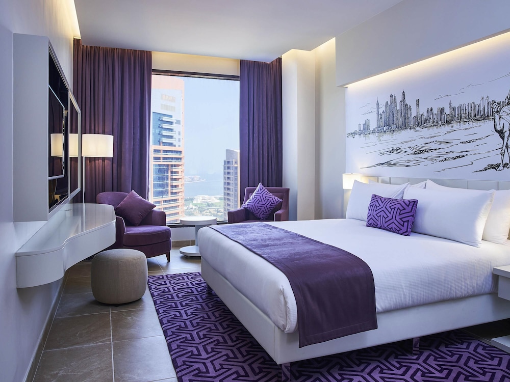 1 BEDROOM, SUITE, DOUBLE OR TWIN BED, CITY VIEW