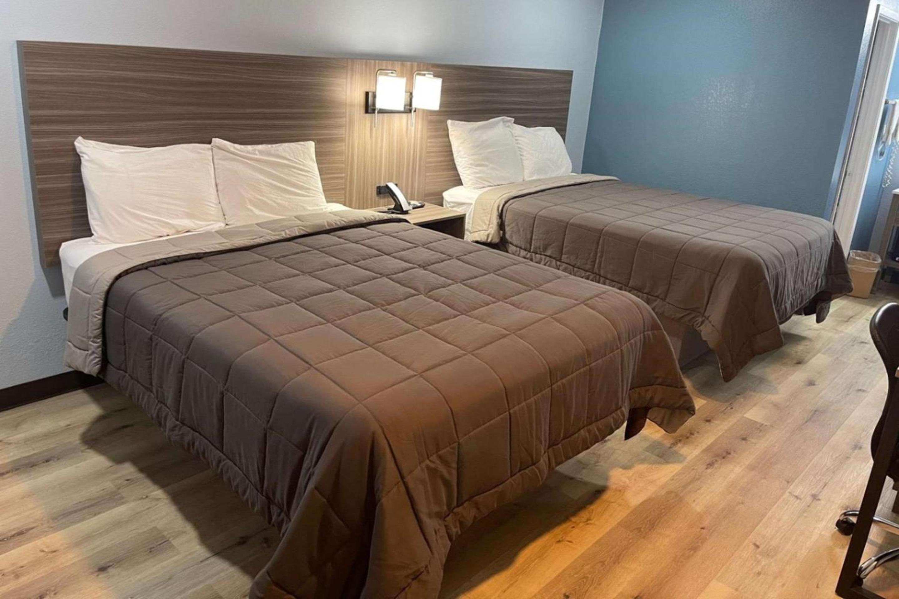 Room, Quadruple, 2 Queen Beds, Exterior Entrance, Smoking