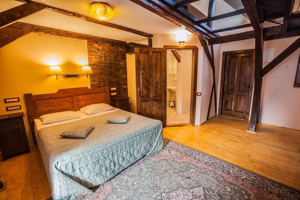 DELUXE, DOUBLE BED, WITH VIEW
