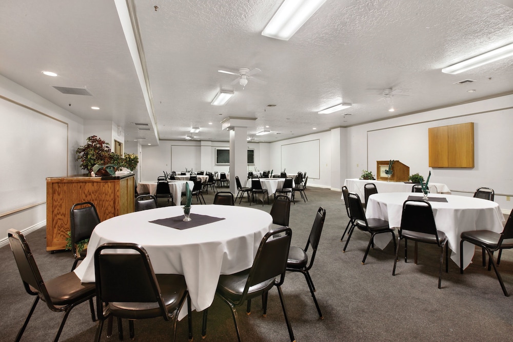 Shadow Ridge Resort Hotel By All Seasons Resort Lodging 63/77