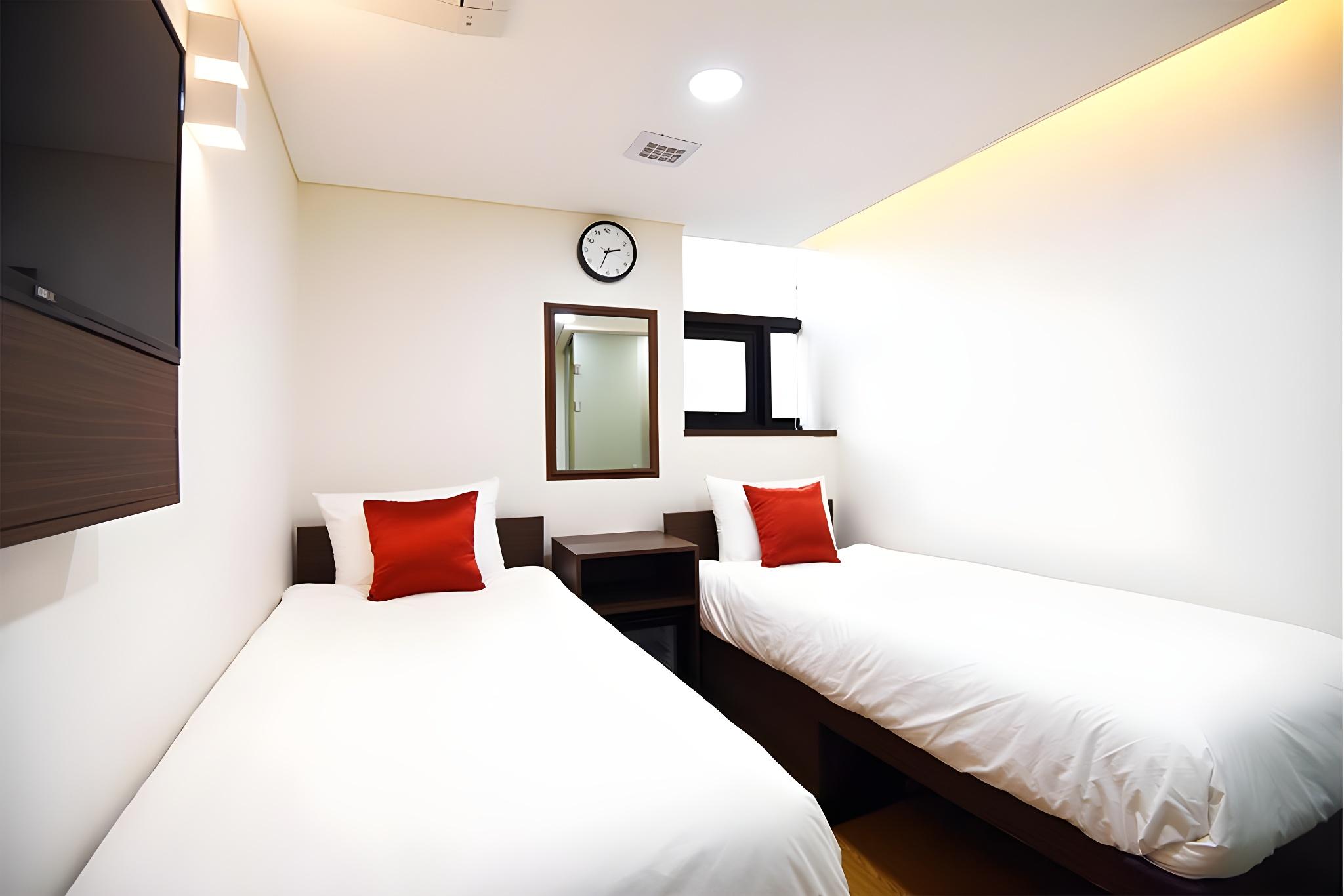 Standard, Twin Beds, Queen Bed, No Parking