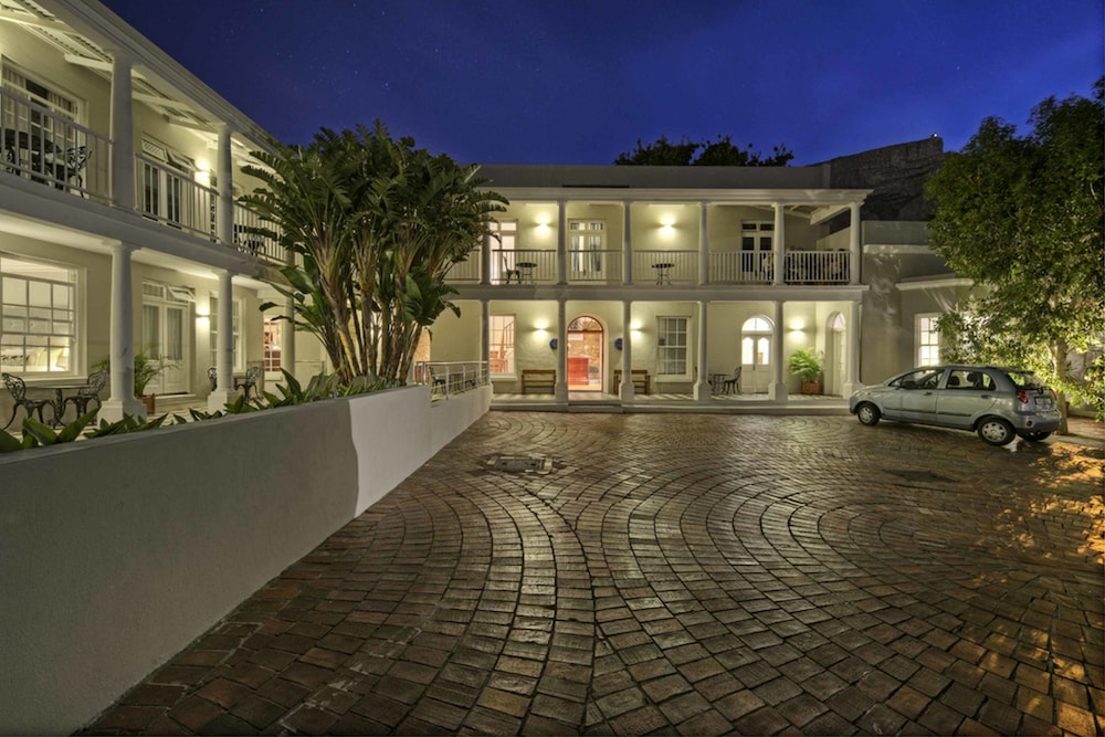 Three Boutique Hotel