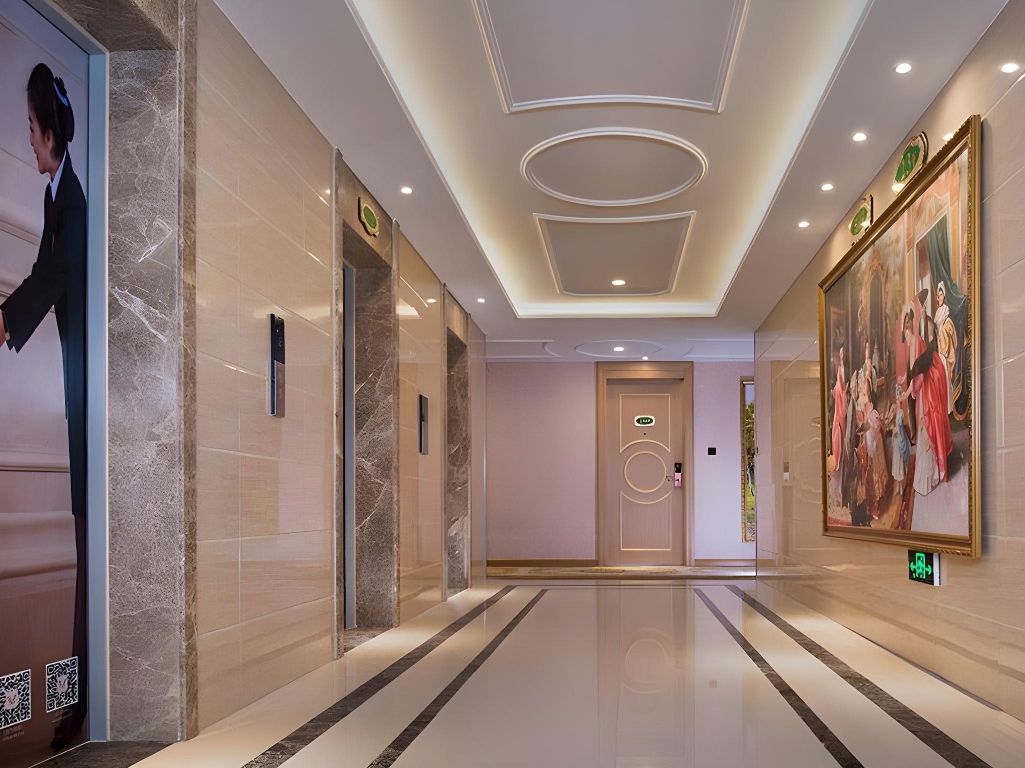 Vienna Hotel (North Square of Chengdu North Railway Station) 15/50