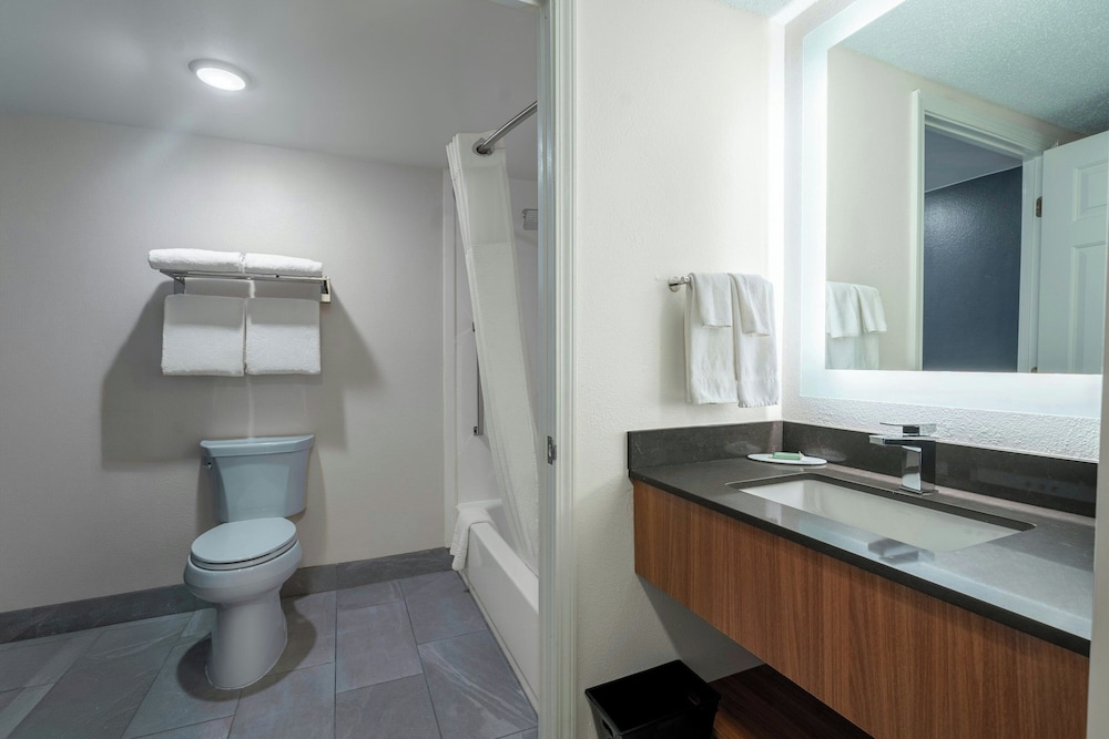 Fairfield Inn Suites by Marriott Atlanta Kennesaw 45/50