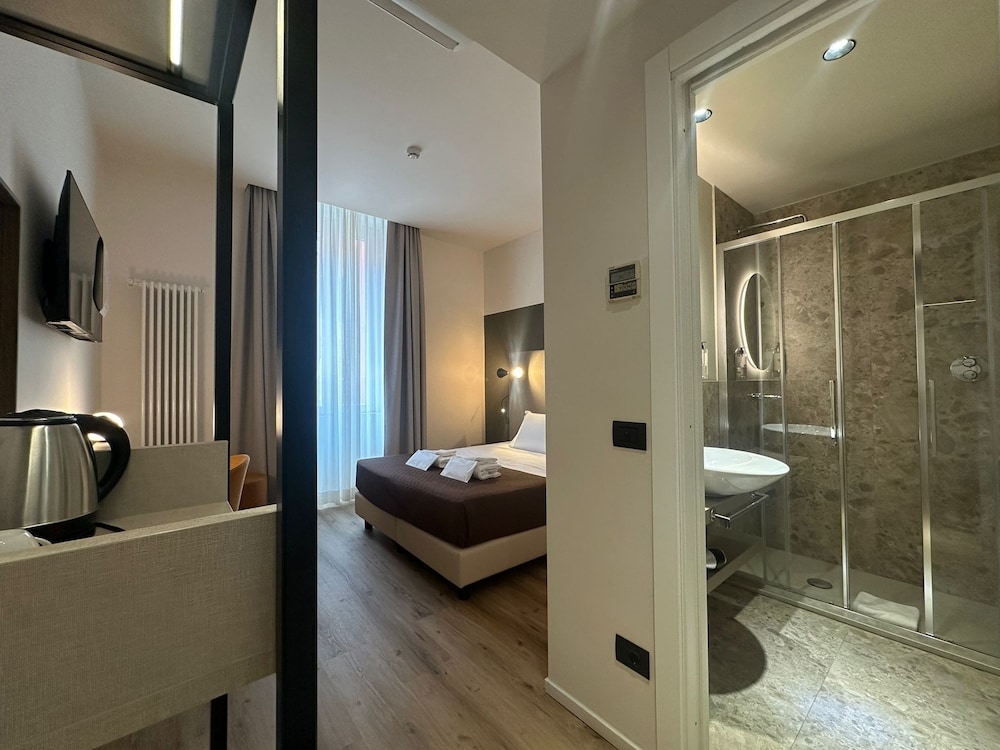 Hotel Porta Pia 48/49
