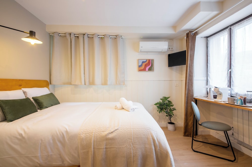 BASIC, DOUBLE BED, GARDEN VIEW