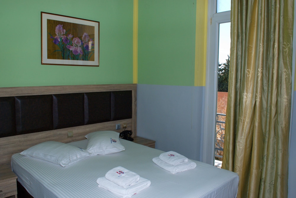 CLASSIC, DOUBLE OR TWIN BED