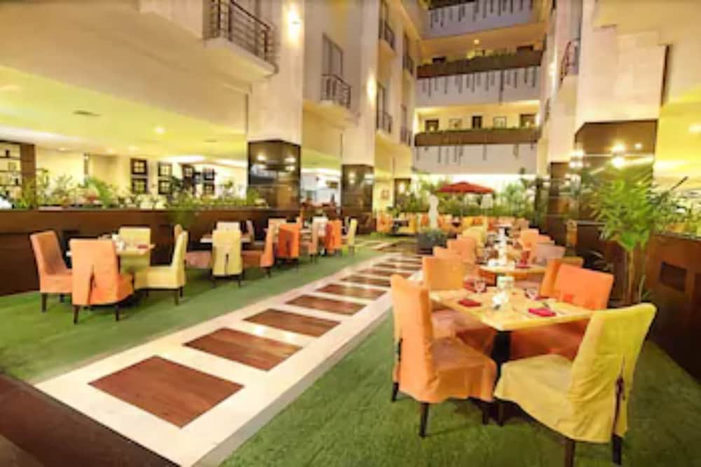 Golden Flower Hotel 37/49