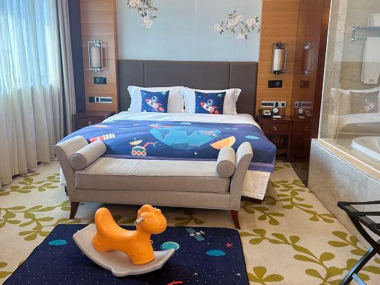 Fun, Family, King Bed, Sofa