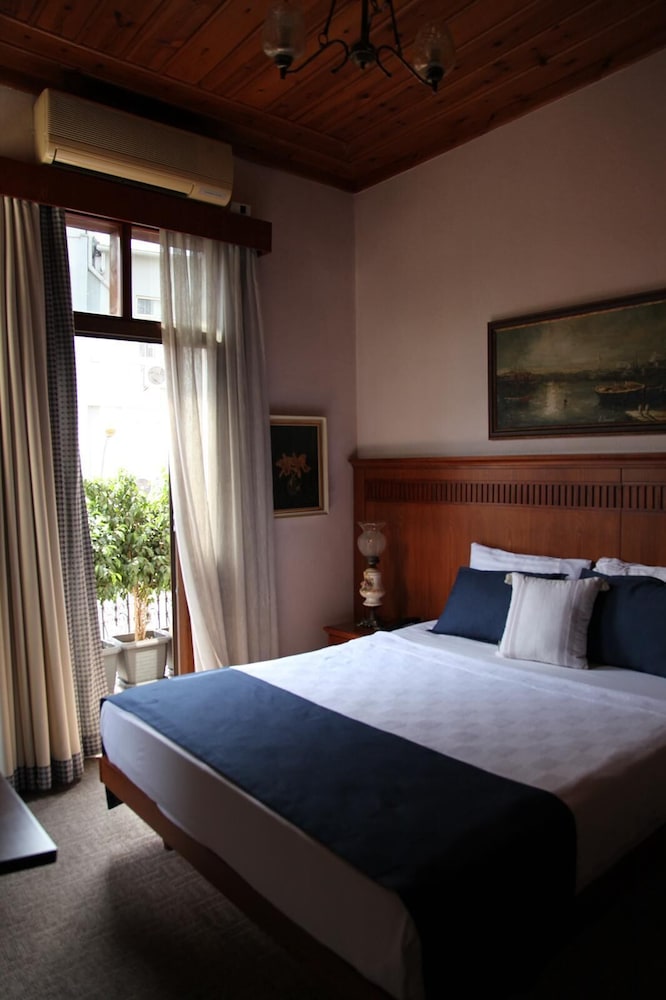 DELUXE, DOUBLE BED, BALCONY