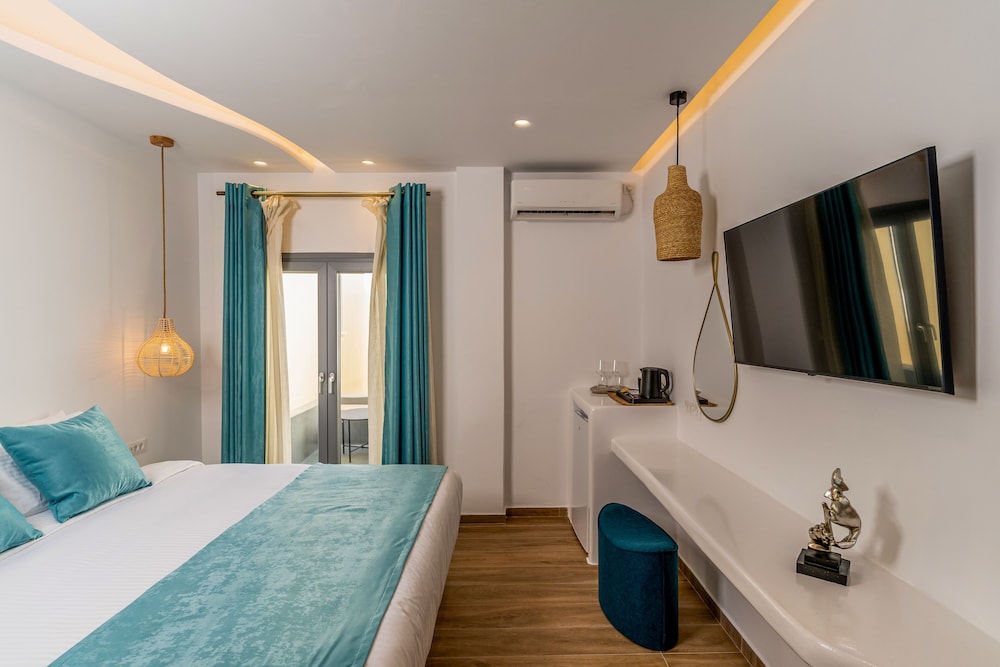 JUNIOR SUITE, COURTYARD VIEW, JETTED TUB