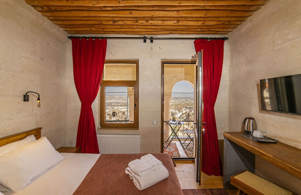 Alice in Cappadocia 9/46