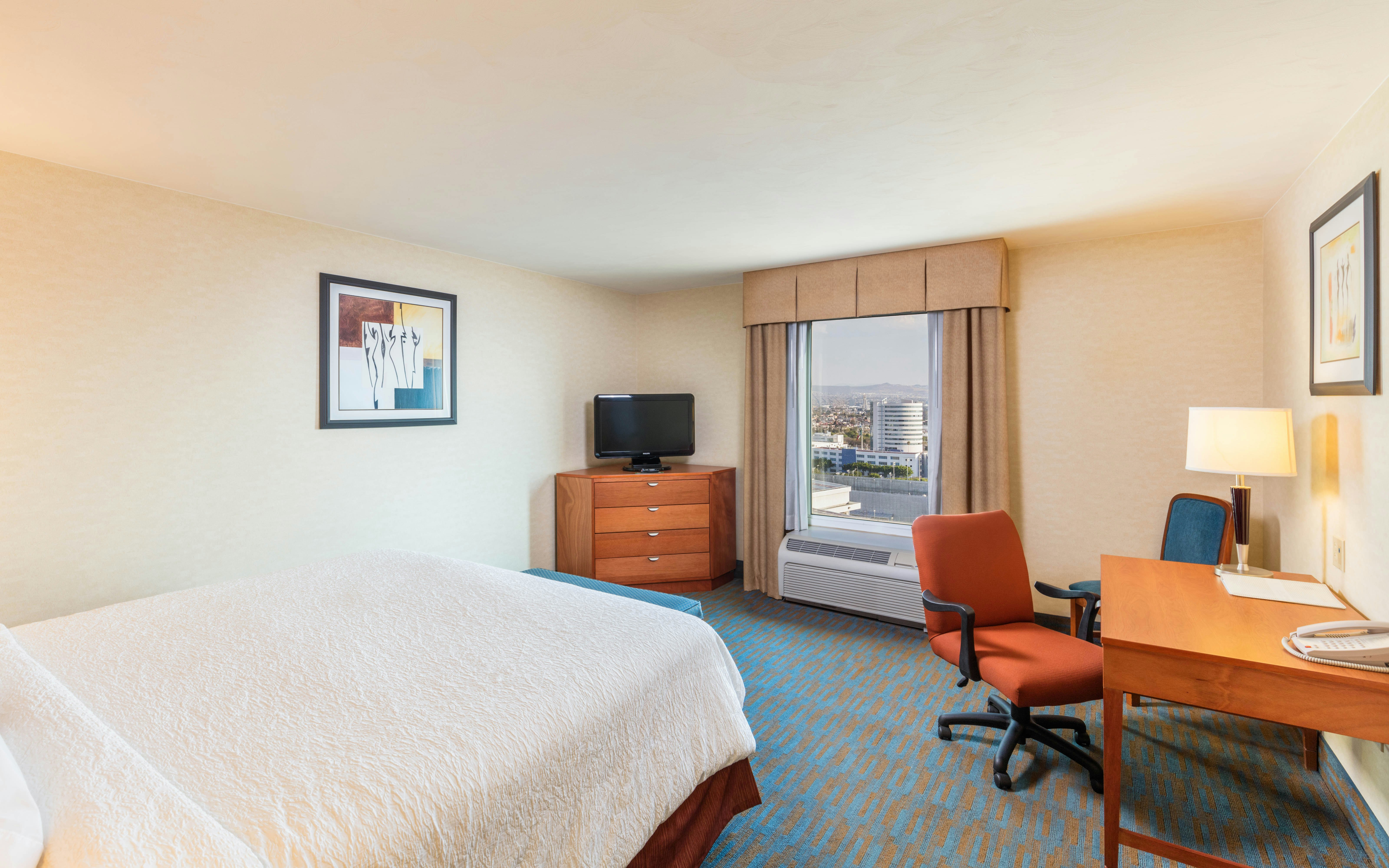 ROOM, KING BED