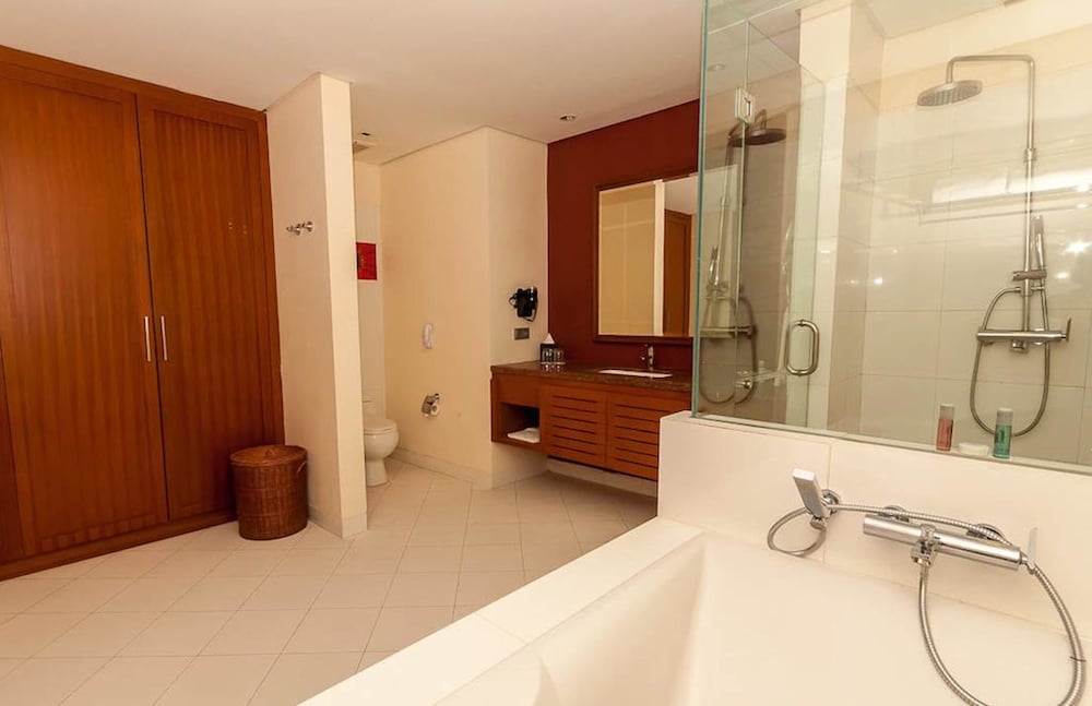 The Natsepa Resort Conference Center 24/44