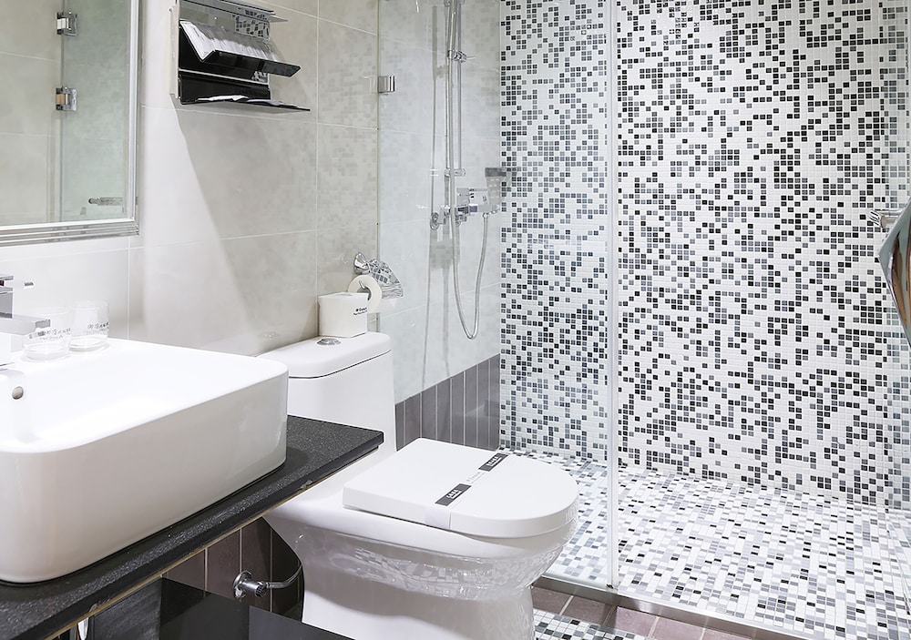 Royal Group Hotel Ho Yi Branch 16/18