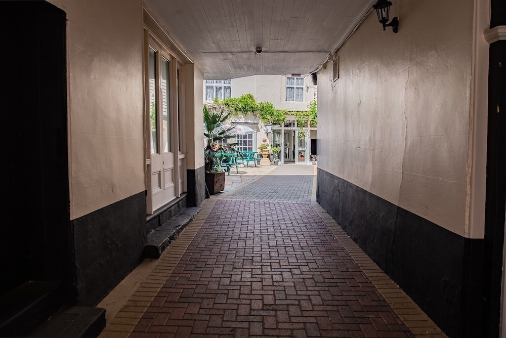 The Rose and Crown Hotel 40/53