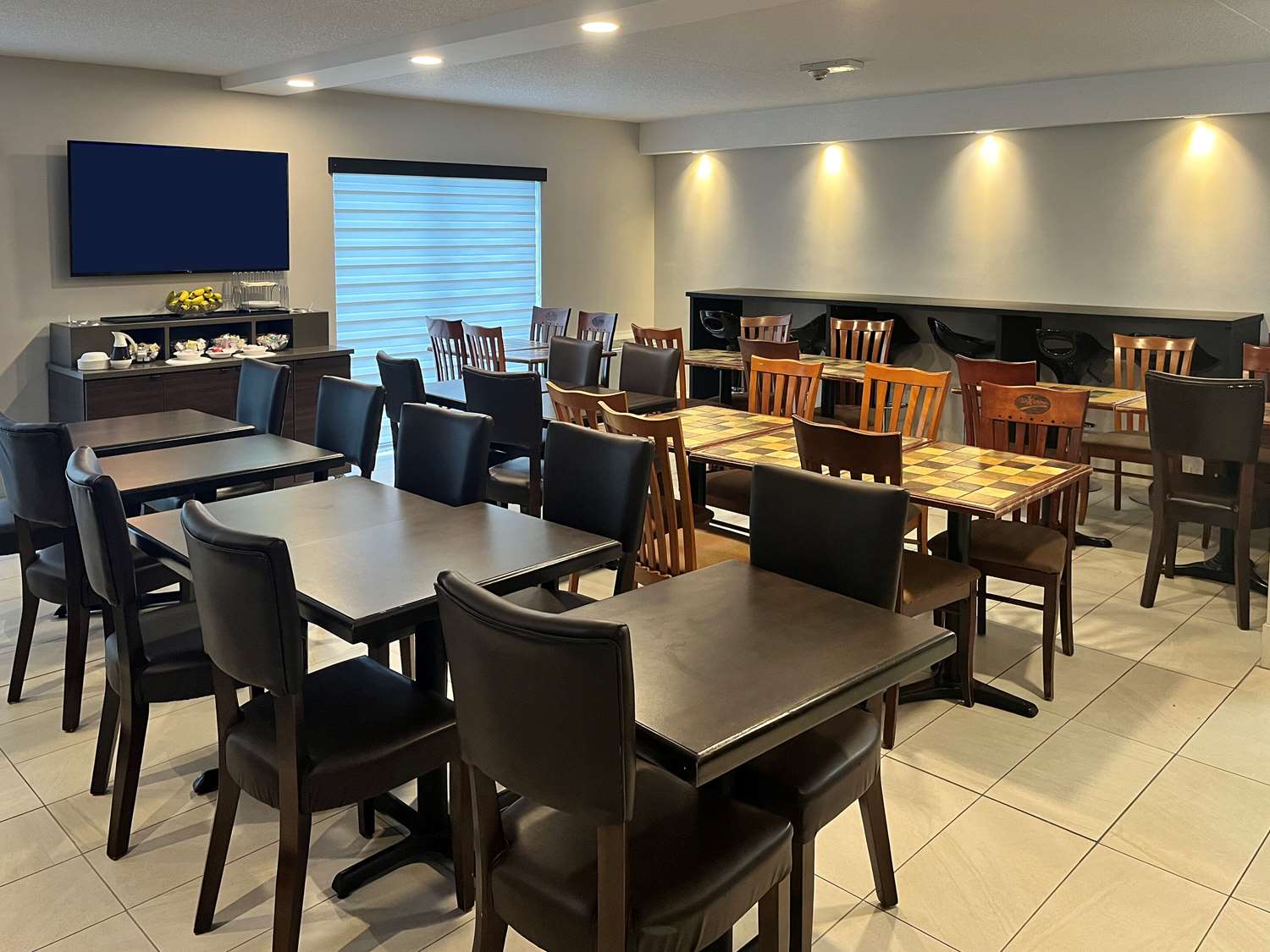 Econo Lodge Airport Ste Foy 17/17