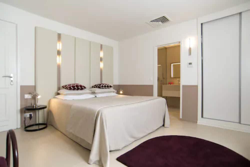 Hotel Genovese 24/70
