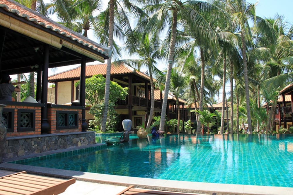 Lotus Village Resort 30/38
