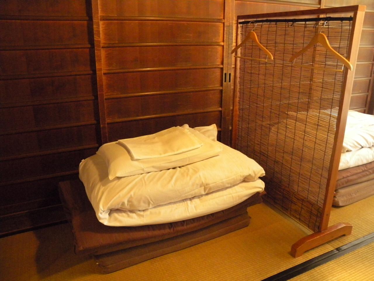 ECONOMY, TWIN BEDS