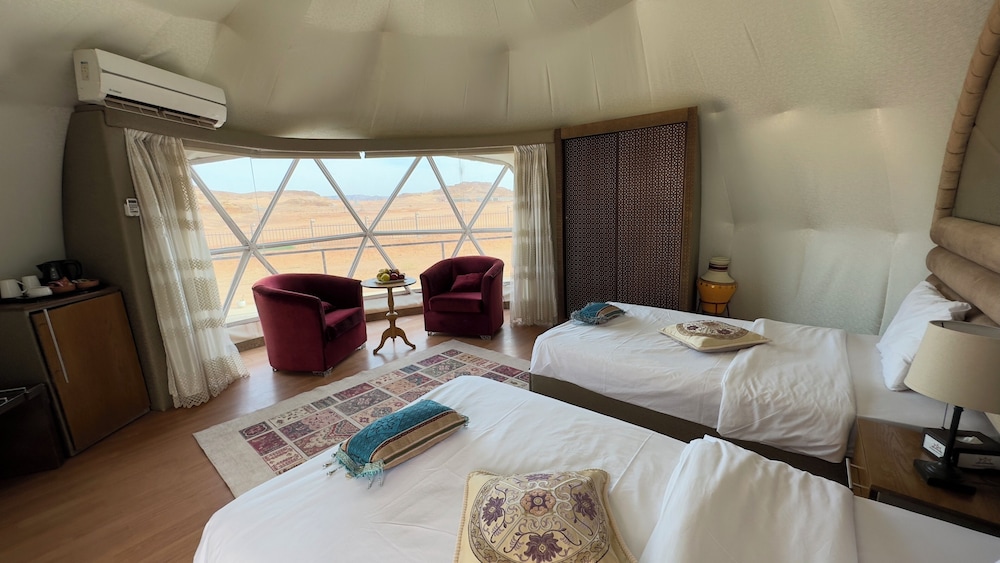 1 Bedroom, Luxury, Tent, Mountain Side, Mountain View، Wadi Rum Mazayen Camp 7/10