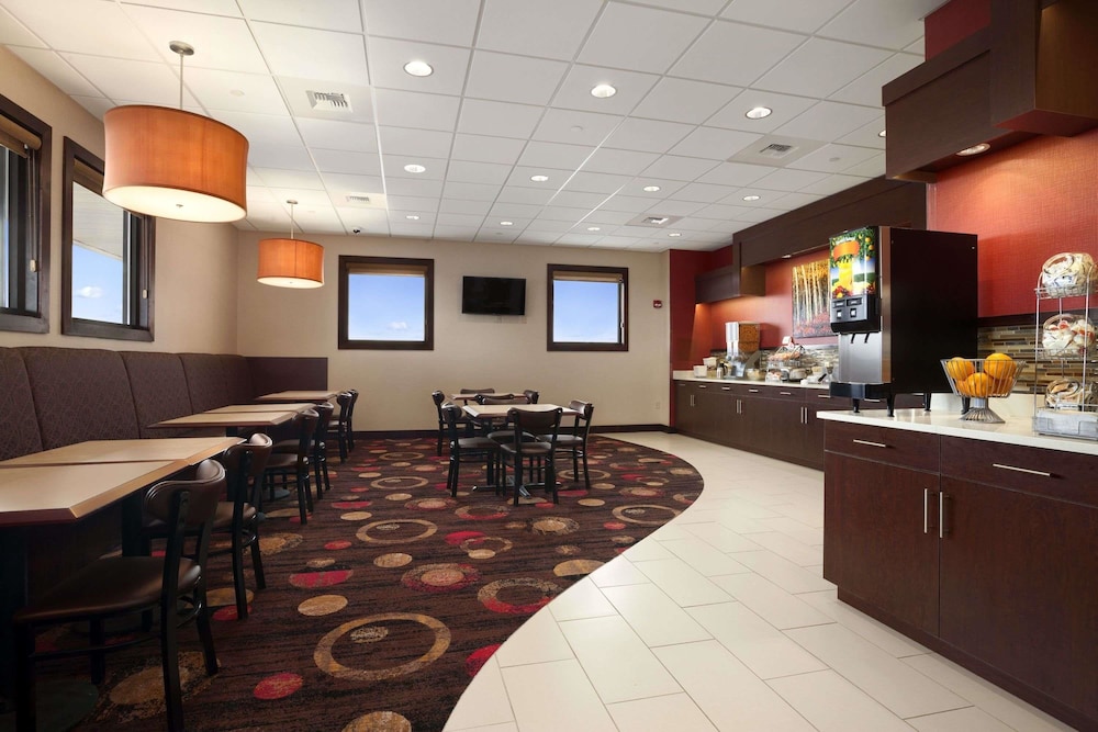 Super 8 by Wyndham Conrad MT 4/41