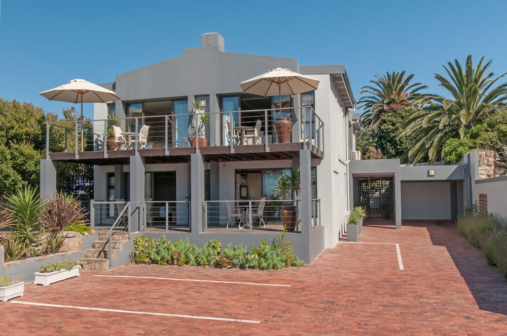 Whale Away Guest House 2/50