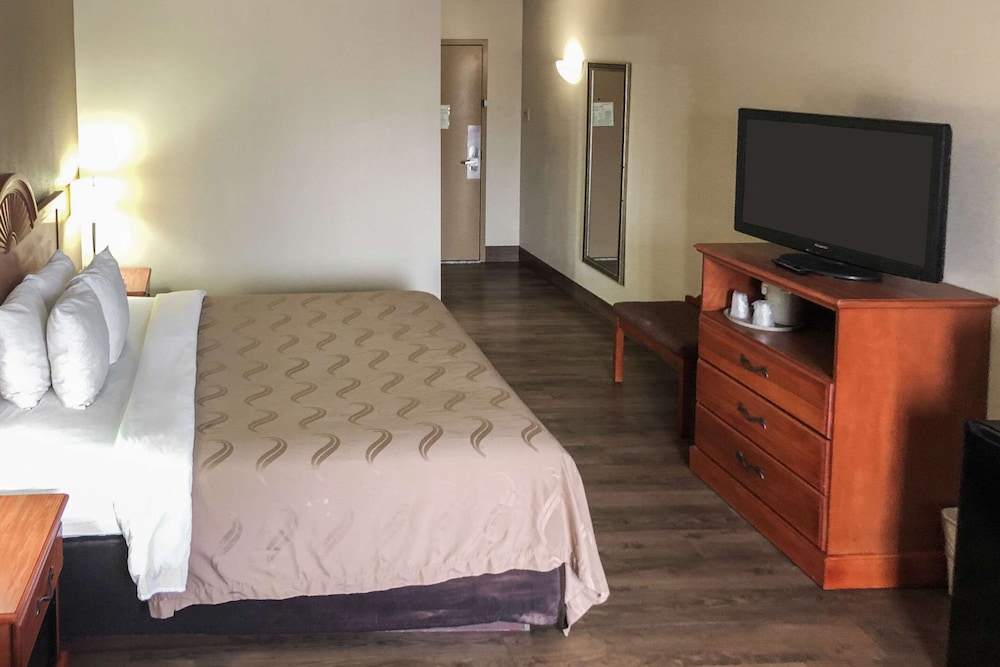Quality Inn Near Joint Base Andrews-Washington Area 11/36