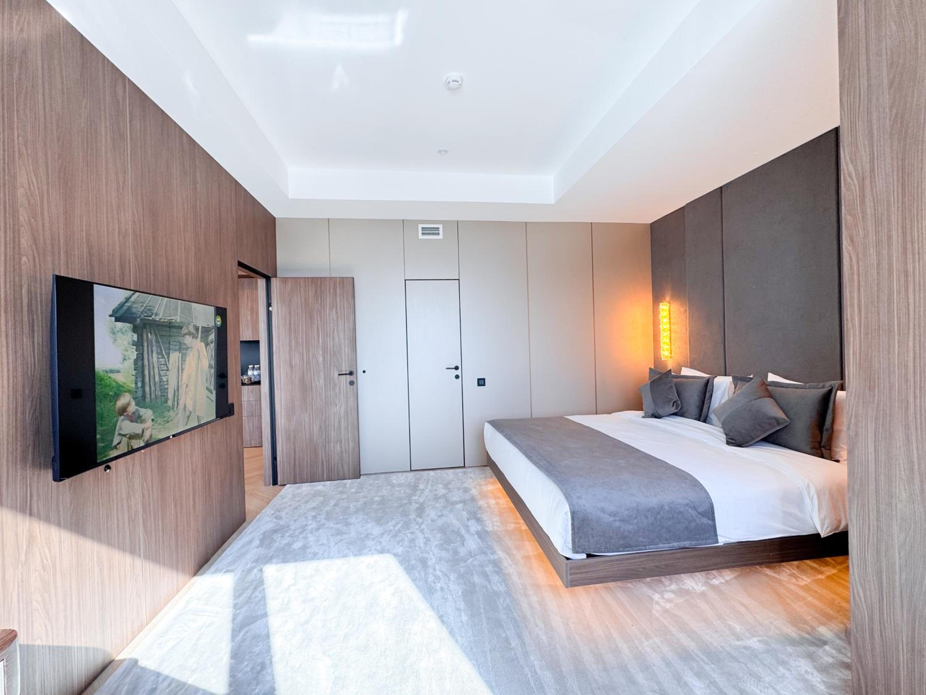 Resident Hotel Abay 9/23