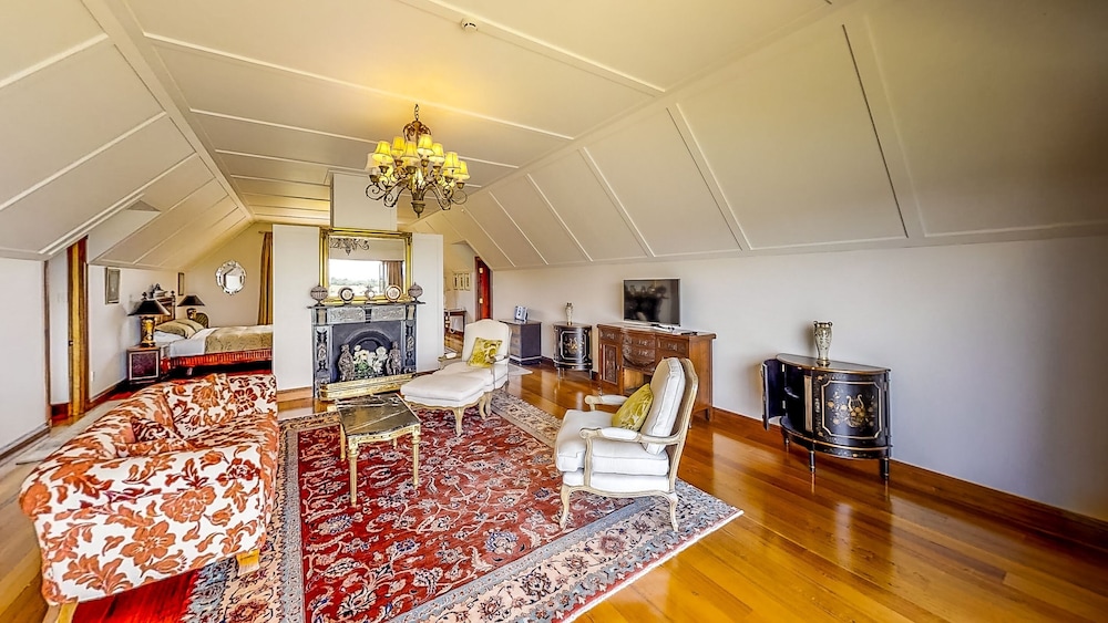LAKE KARAPIRO LODGE 29/50