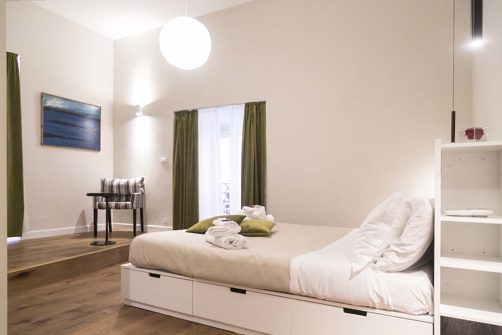 Claudia Rooms 6/39