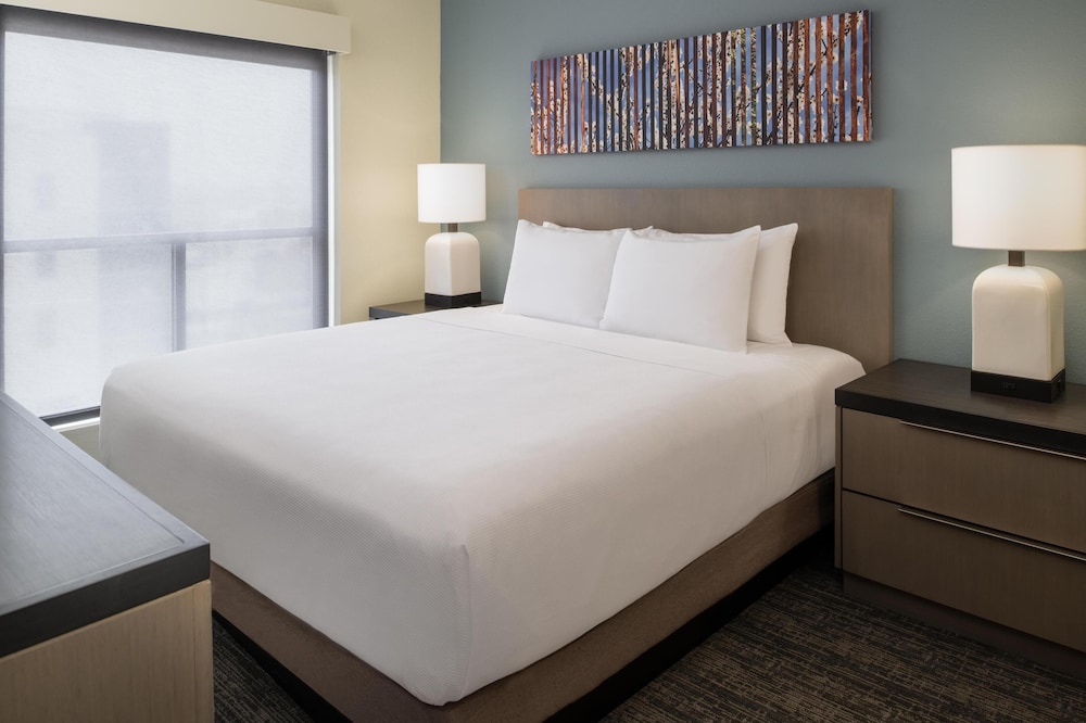 Hyatt House Fresno/Campus Pointe 15/50
