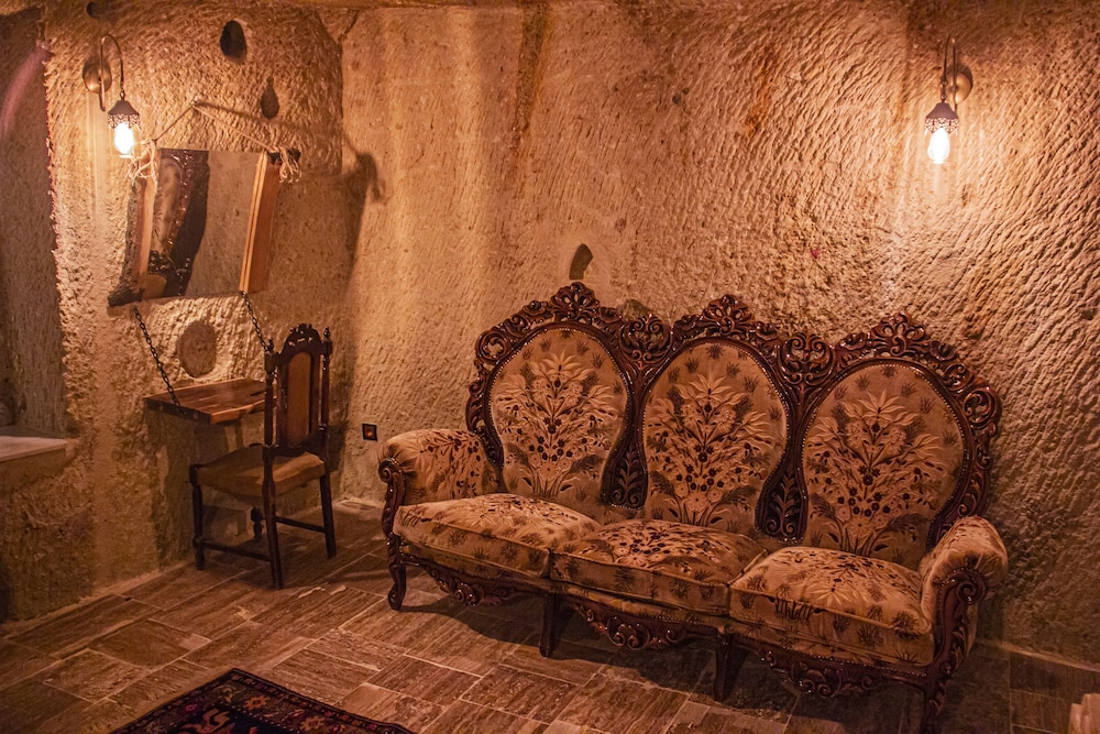 Junior Ottoman Cave 24/41