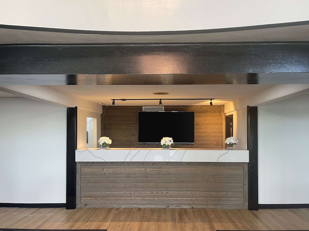Days Inn By Wyndham Erie 7/39