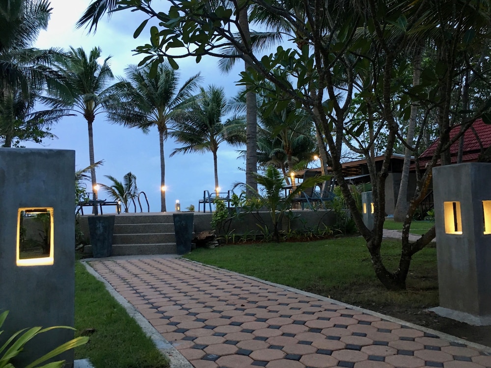 Noble House Beach Resort 6/63