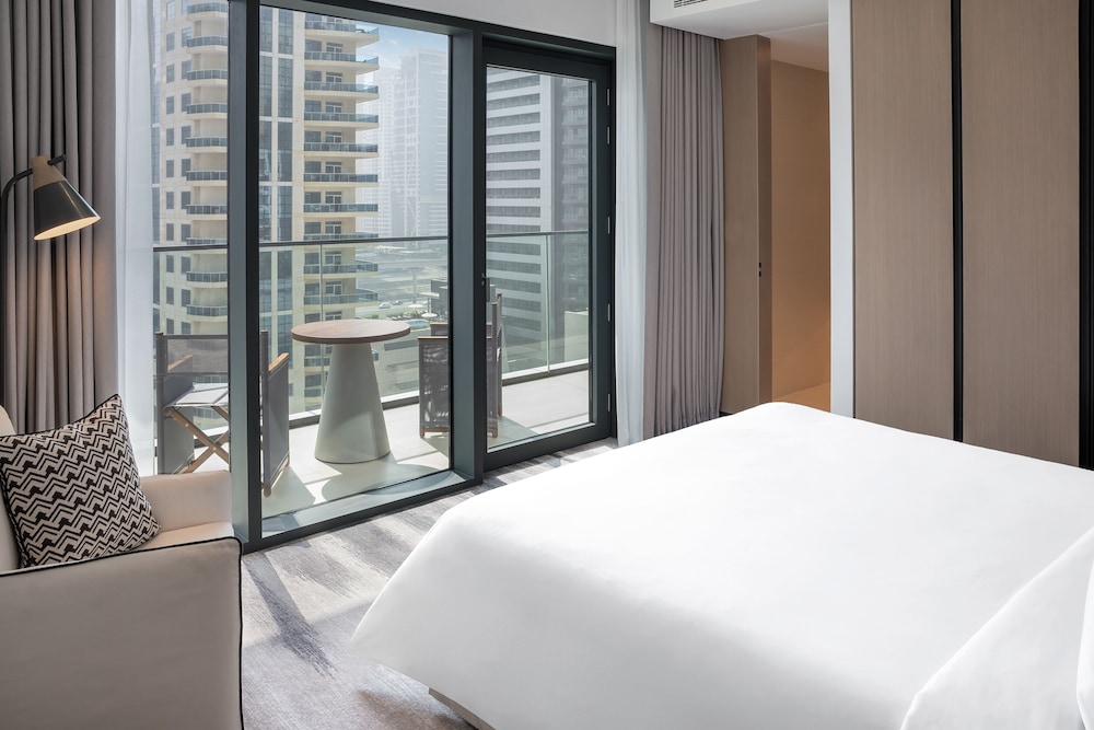DELUXE, KING BED, CITY VIEW