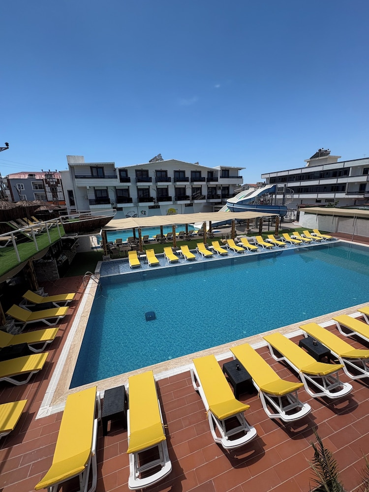 Atas Aqua Otel Avsa 44/51
